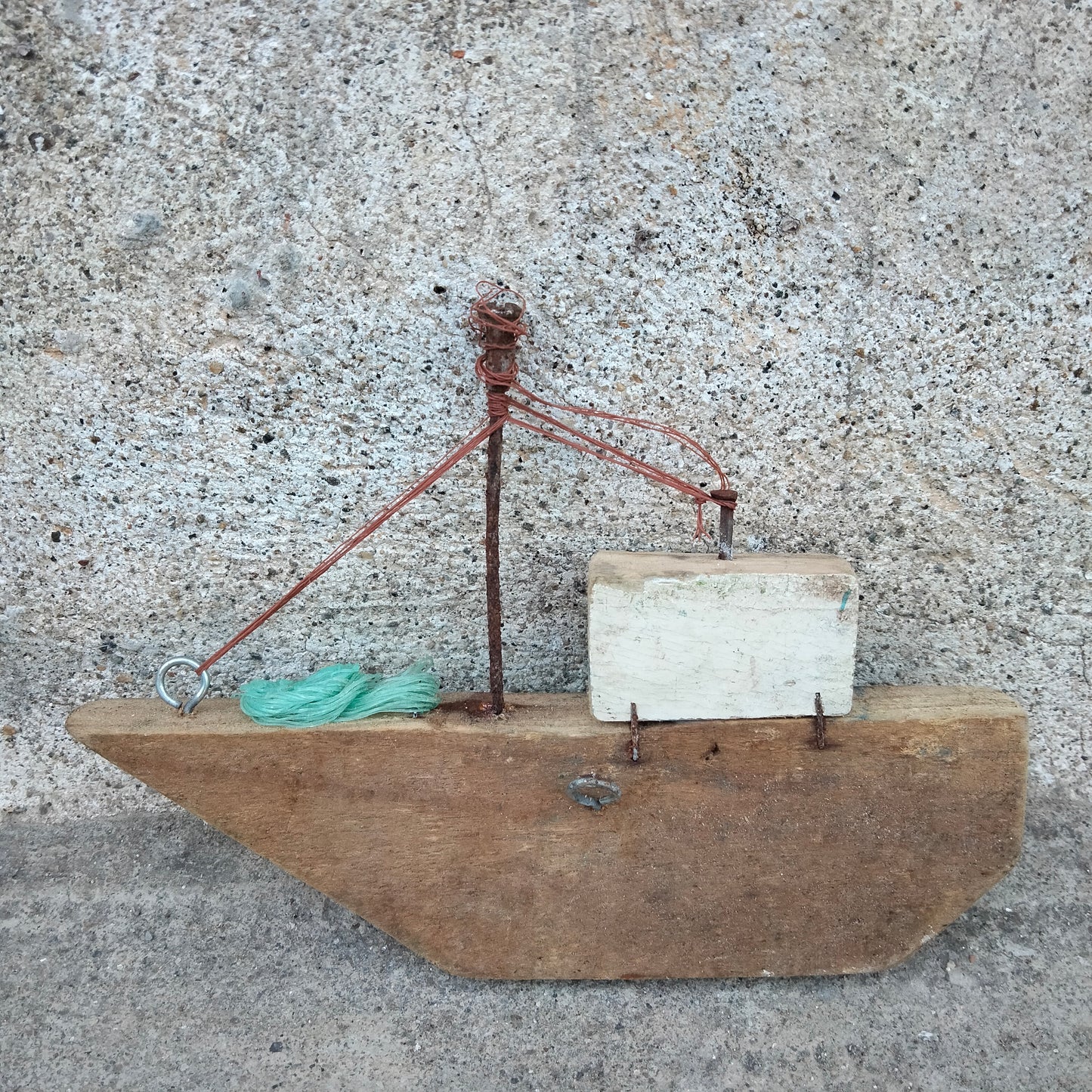 Barchetta in legno riciclato da appendere