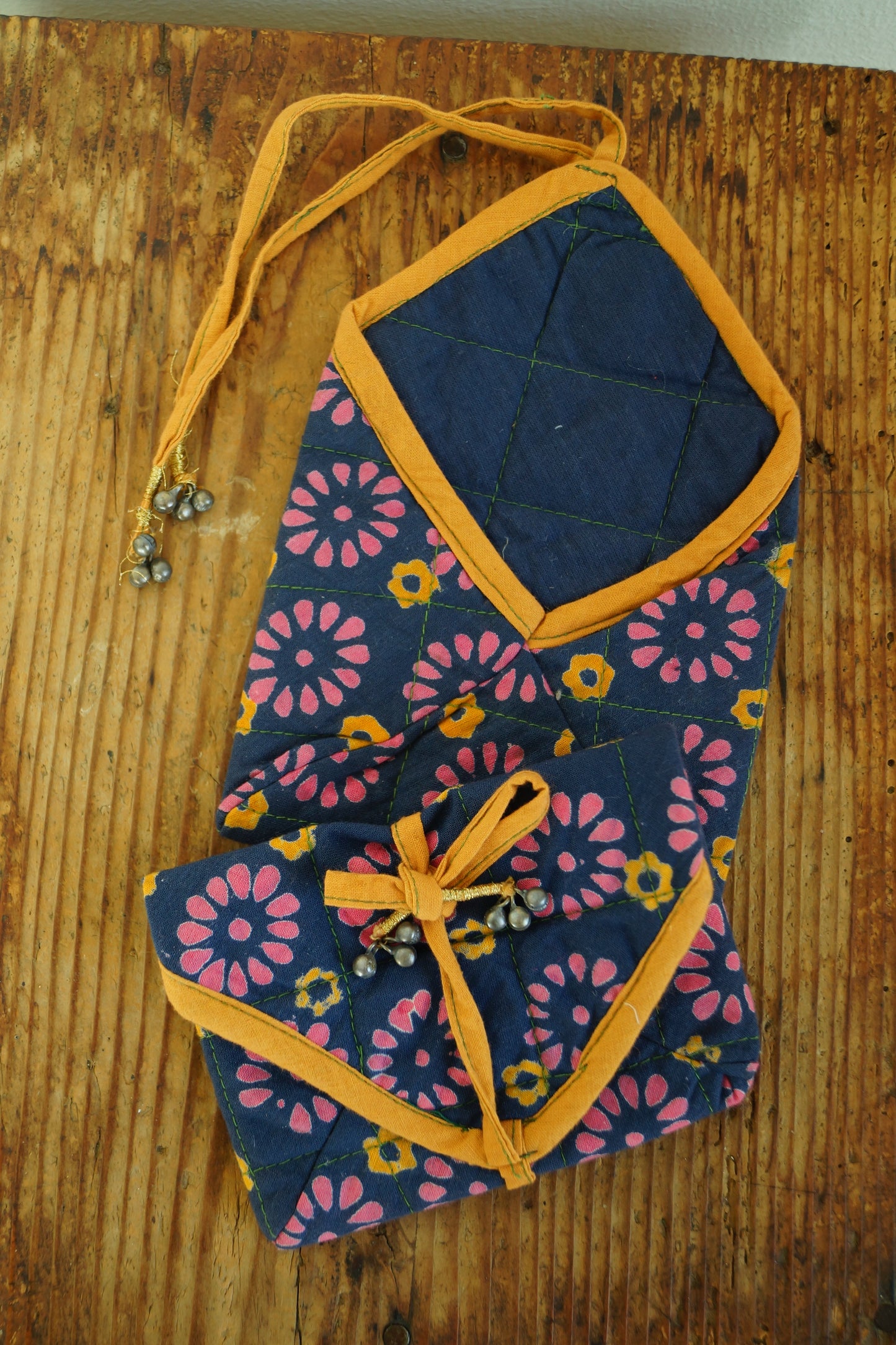 Pochette con laccetto