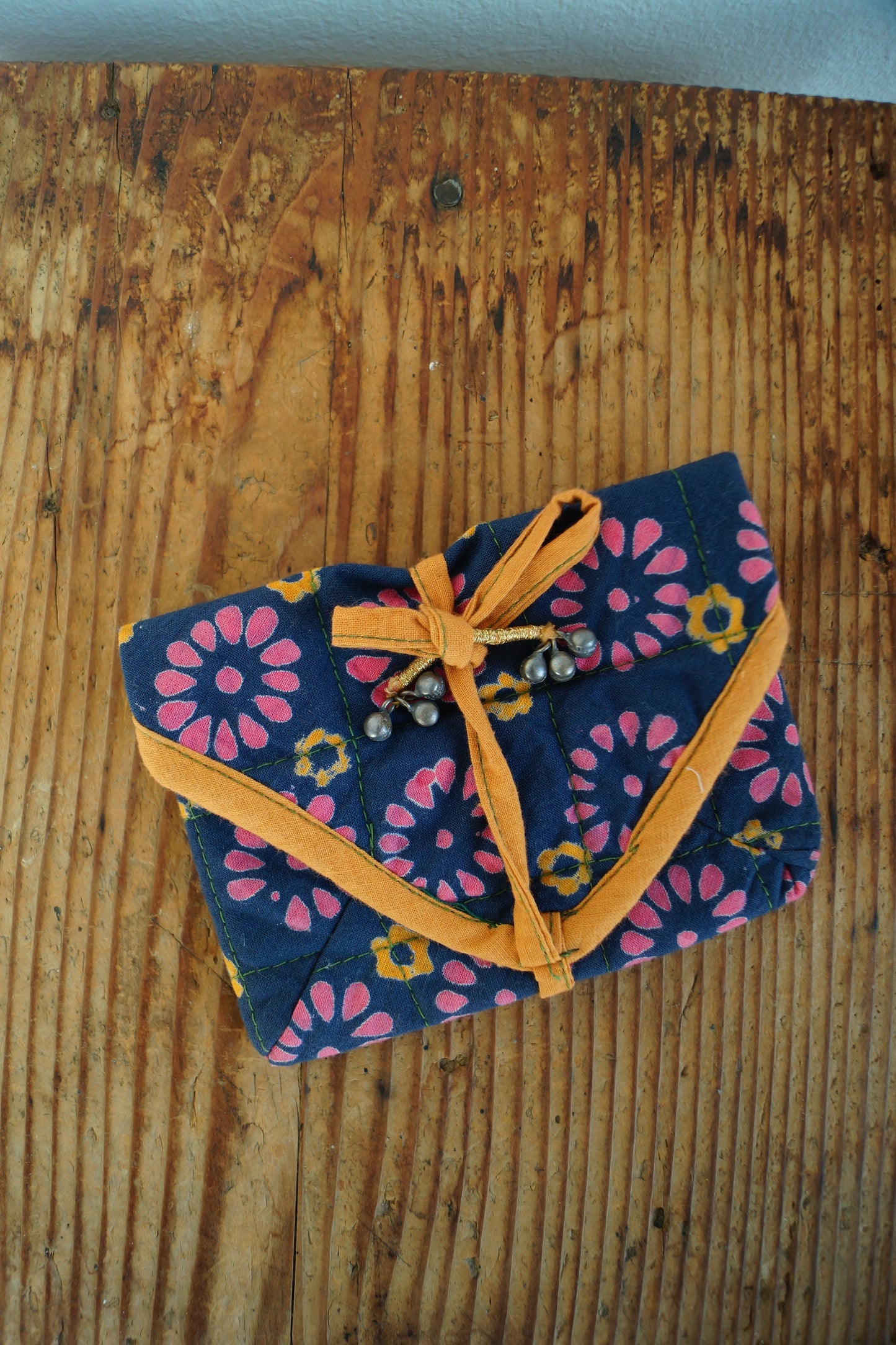 Pochette con laccetto