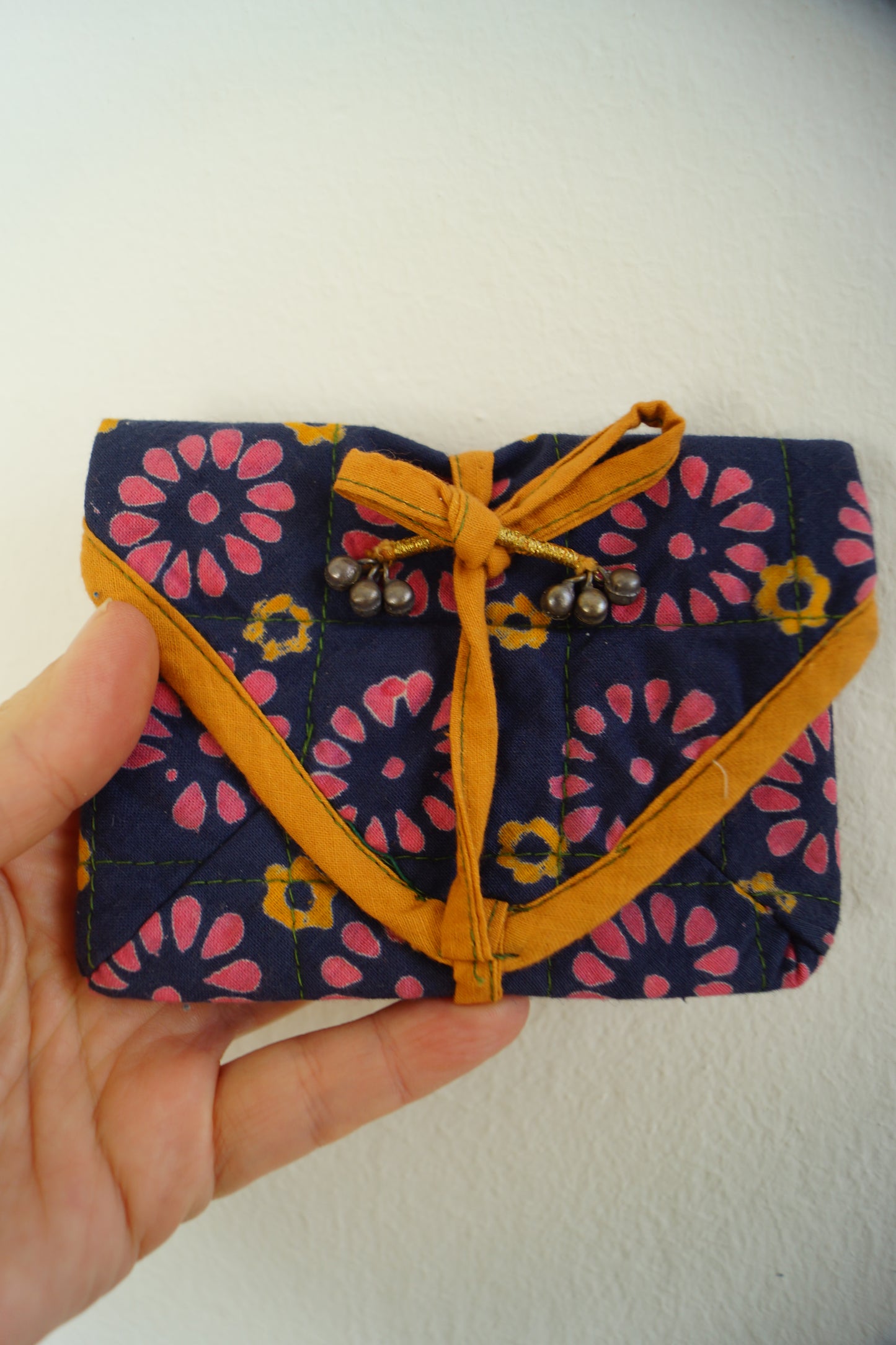 Pochette con laccetto