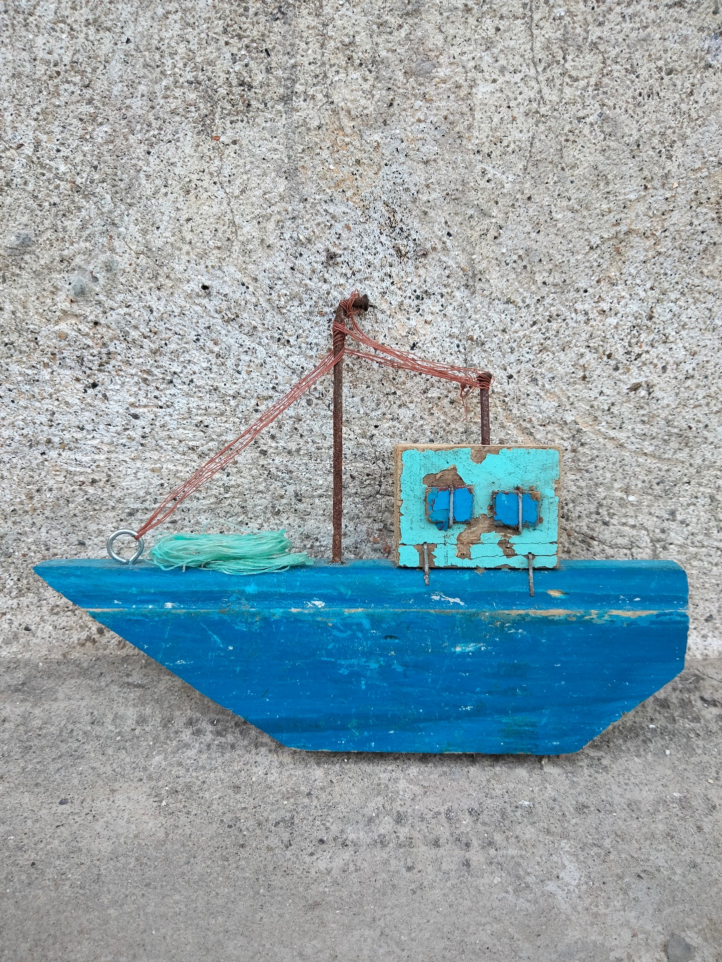 Barchetta in legno riciclato da appendere