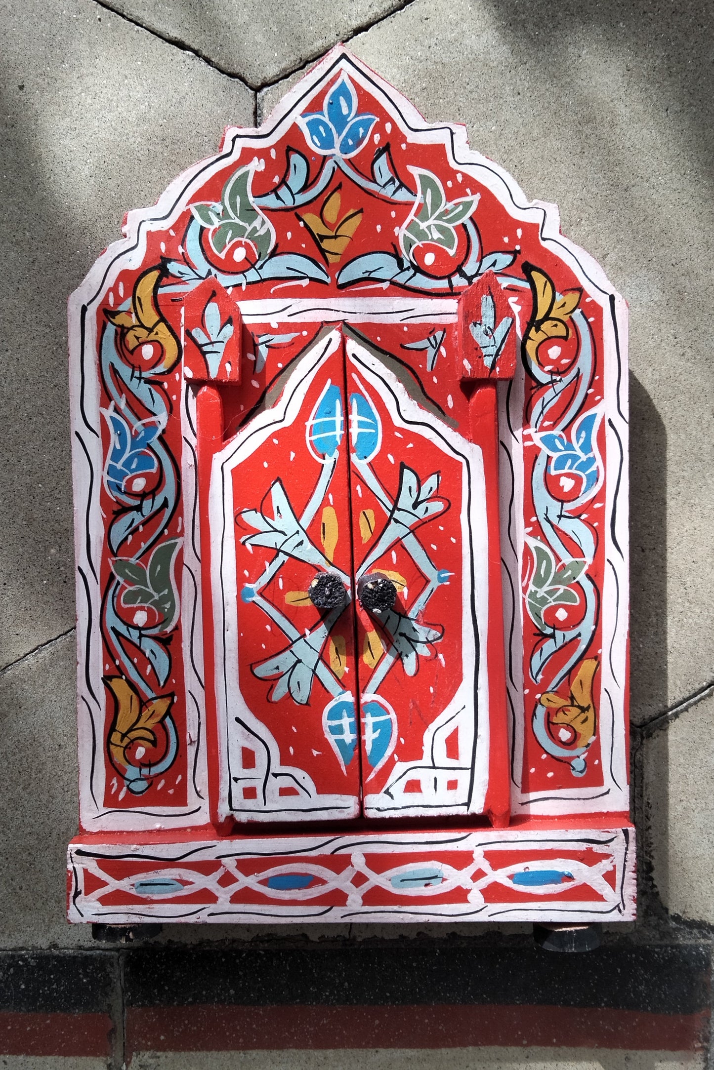 Specchio decorato con porte