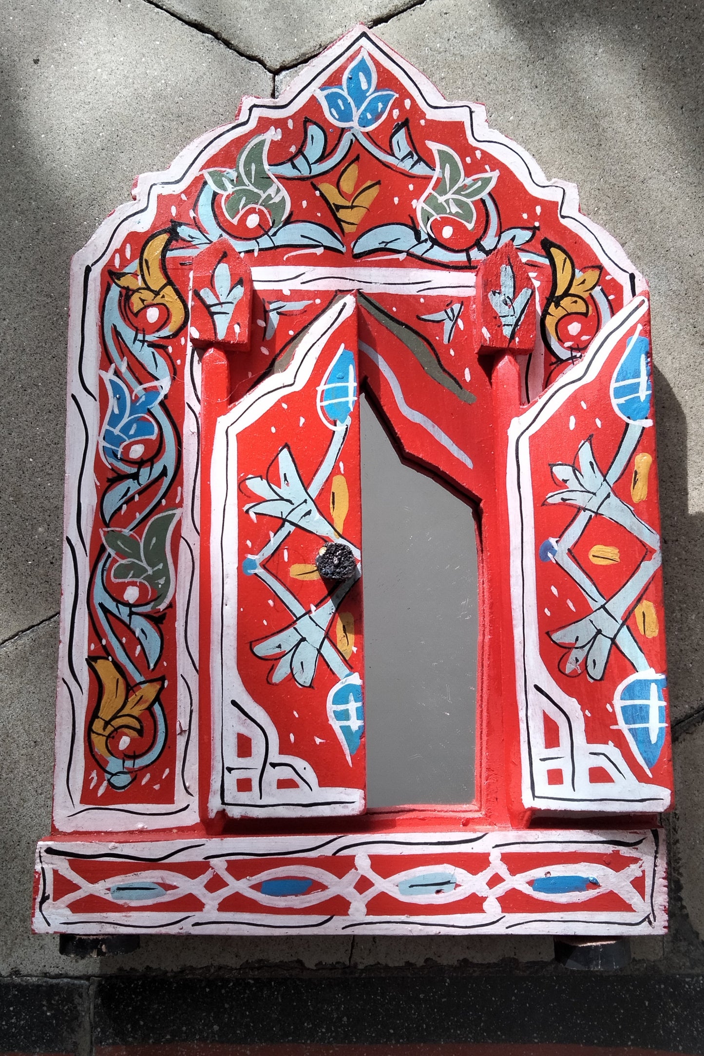 Specchio decorato con porte