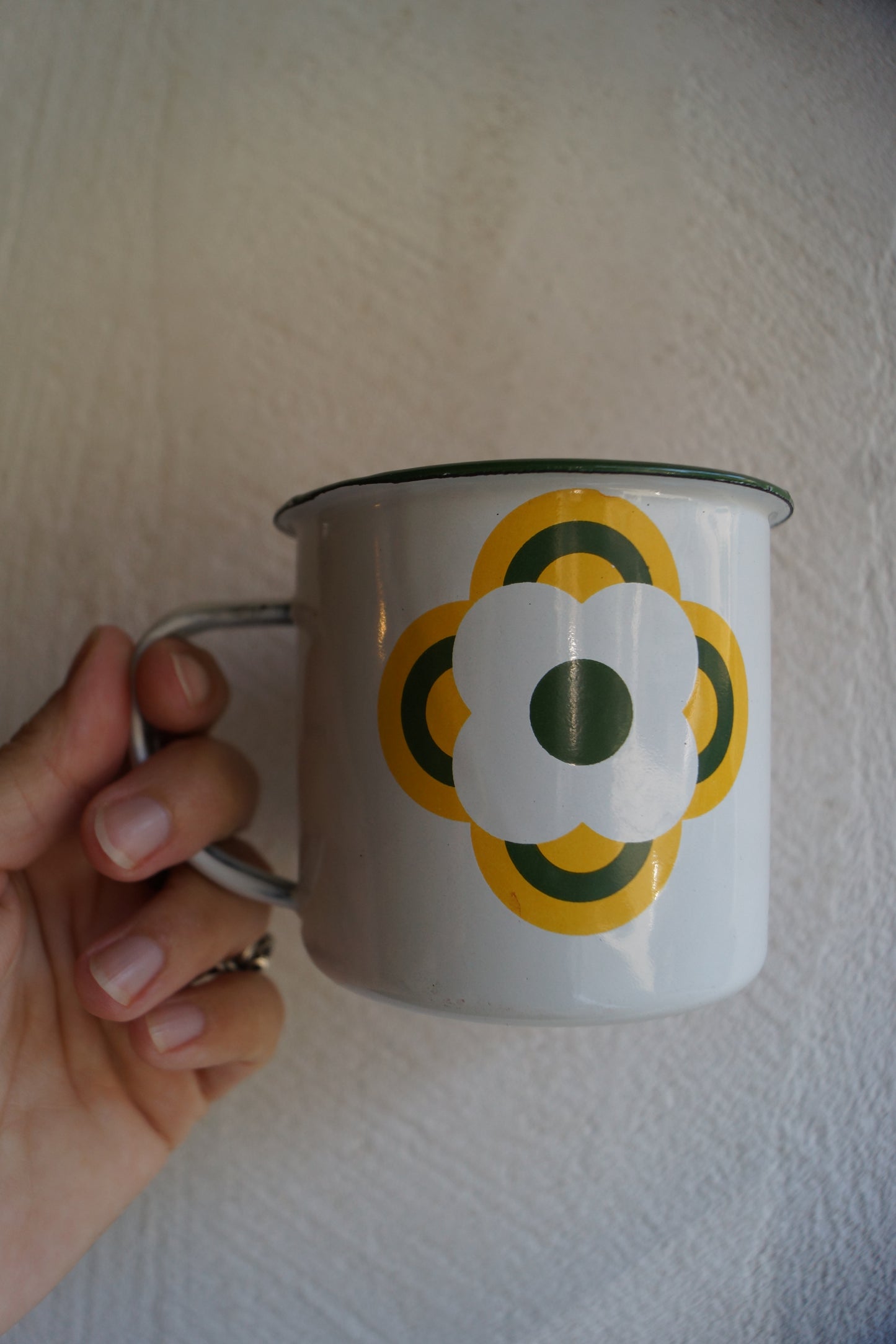Tazza in ferro smaltato illustrazione anni 60